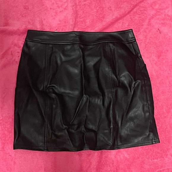 Leather zip skirt - Picture 2 of 2